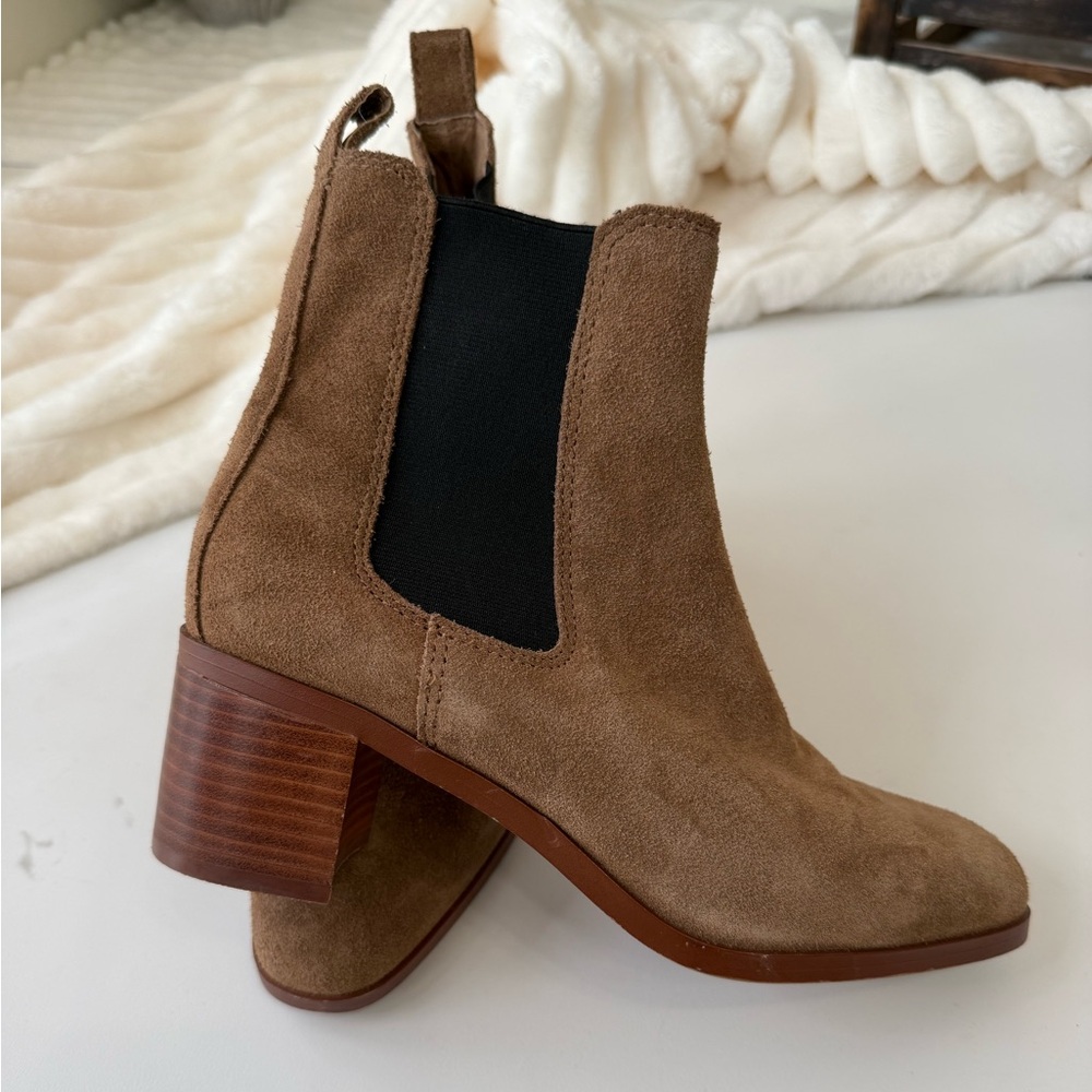 Steve Madden Tan Suede Chelsea Ankle Boots with Black Elastic